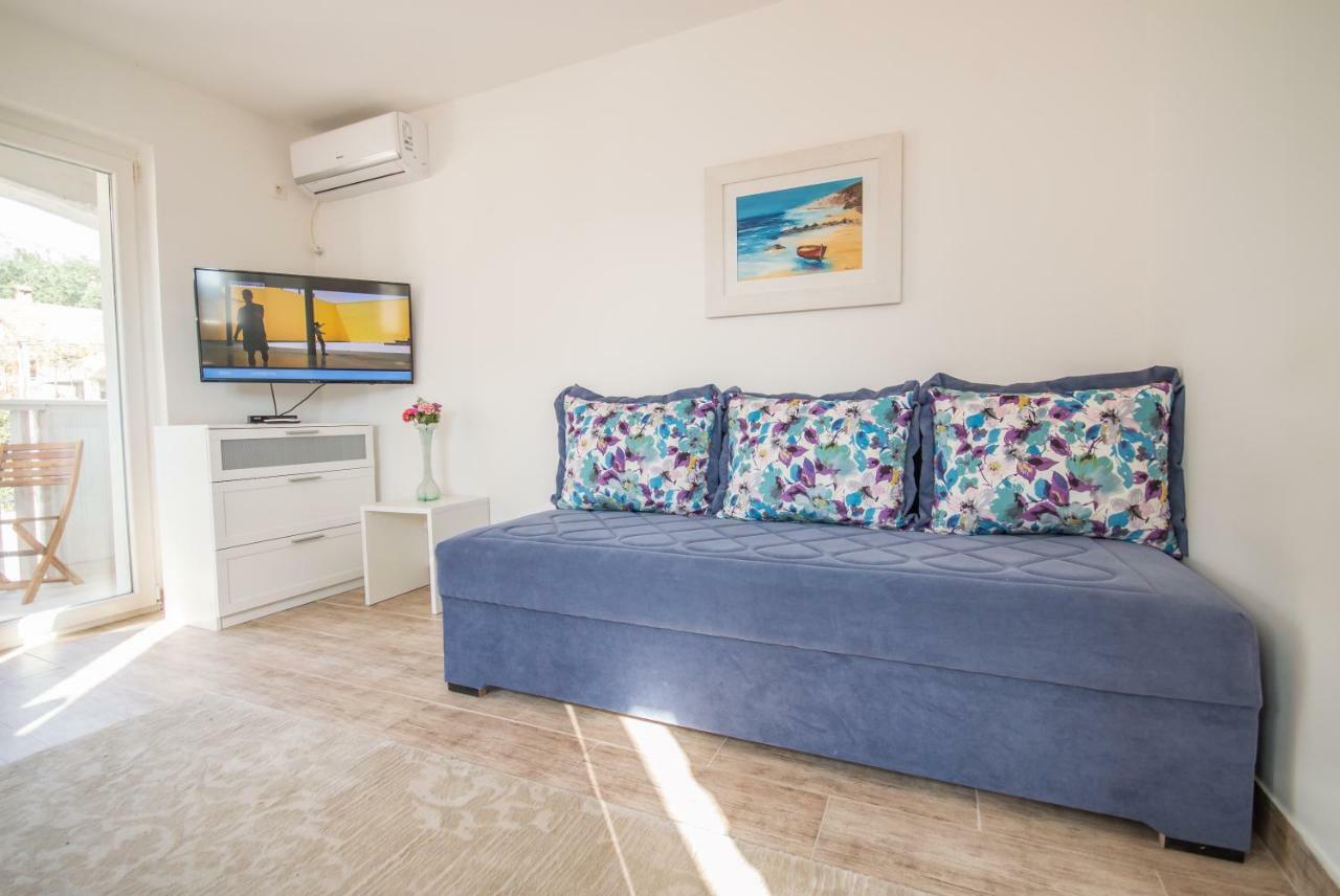 Queen Teuta Hotel Risan Exterior photo